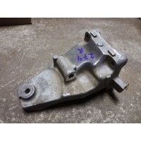 Кронштейн опоры двигателя справа A2742231404 Mercedes-Benz GLK-Class X204 274.920 Mercedes-Benz GLK-класс X204 рестайлинг (2012—2015) X204 A2742231404