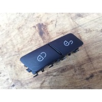 Кнопка управления дверями правое Mercedes-Benz E-класс 2012 C207 271.860 Mercedes-Benz E-класс W212/S212/C207/A207 (2009—2013) C207 2012 A2049058502