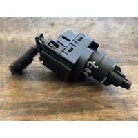 Датчик педали тормоза (лягушка) Skoda Fabia 2 2009 6Q0945511