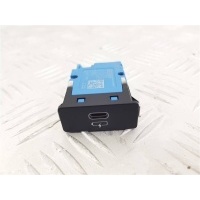 Разъем AUX / USB BMW 2 F44 1 поколение (2019-2025) 2024 84105A84161