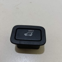 Кнопка закрывания багажника Land Rover V70 (2007 - 2016) LR040338