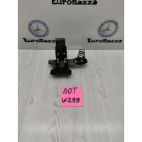 Замок капота Mercedes R230 Mercedes W230 SL 2001-2011 A2308800164