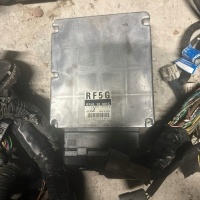 Блок управления двигателя mazda mpv ii 2.0di rf5g - 18 - 881c