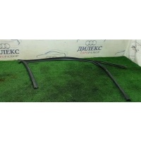 уплотнитель стекла двери Audi Q5 2011 8R0837440G