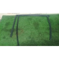 уплотнитель стекла двери Ford Kuga 2008-2012 2012 1703928