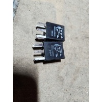 Джип гранд cherokee wj реле 05269988aa omron