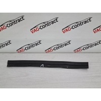 Уплотнитель капота Volkswagen Jetta 6 2012 5C6823708