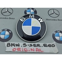 значок капота BMW 5 2006 8132375