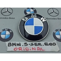значок капота BMW 5 2006 8132375