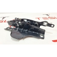 Петля капота левая Tesla Model S 2-й рест. 2021 1586546-00-D
