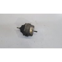 Подушка крепления двигателя левая Volkswagen Passat 5 1996-2000 1998 8D0199379J