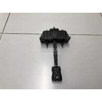 Ограничитель двери Toyota Avensis II (2003 - 2008) 6861005040