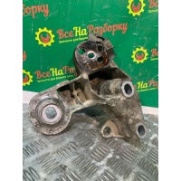 Кронштейн двигателя Audi A4 B7 седан 2007 8E0199352H