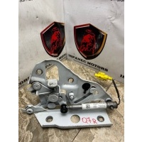 Петля капота правая AUDI Q7 4M 2018 4m0823302, 4m0823823