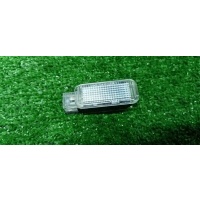 плафон салонный Audi Q5 2011 4b0947415a
