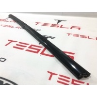 Молдинг двери передней левой Tesla Model S 2-й рест. 2021 1600171-00-A,1873551-22-A