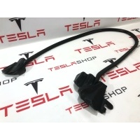 Уплотнитель Tesla Model S 2-й рест. 2021 1615099-00-B