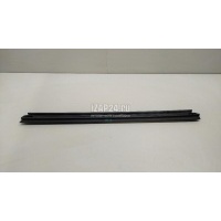 Накладка стекла заднего правого Toyota Corolla E15 (2006 - 2013) 6817312310