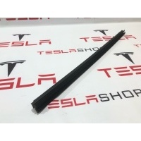 Уплотнитель Tesla Model S 2-й рест. 2021 1613730-00-A