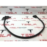 Уплотнитель Tesla Model S 2-й рест. 2021 1615098-00-B