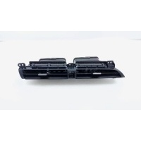Дефлектор воздушный центральный Toyota Camry 70 2018 5566033280