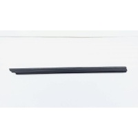 Уплотнитель стекла двери Toyota Camry 70 2018 6817233121