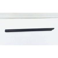 Уплотнитель стекла двери Toyota Camry 70 2018 6817133111