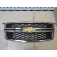 Решетка радиатора GM Tahoe IV 2014 84724083