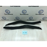 Уплотнитель капота Mercedes W207 Mercedes W207 E 2010> A2046280798
