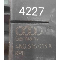 Блок клапанов пневмоподвески Audi E-Tron I (2018—2023) 2021 4N0616013A