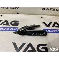 Петля капота правая Volkswagen Passat B8 2015 3G0823302