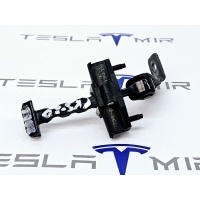 ограничитель открывания двери Tesla Model 3 2019 1089509-00