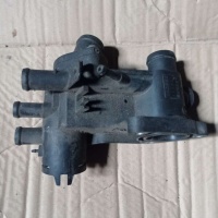 Корпус термостата Volkswagen Golf 4 2001 032121111N