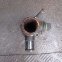 Фланец (тройник) системы охлаждения Volkswagen Sharan 1 1998 068121133AE