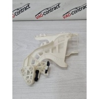 Кронштейн замка двери Volkswagen Tiguan 2012 5N0837868B