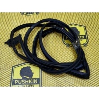 Уплотнитель на дверь Nissan Patrol Y62 2013 828311LA0B
