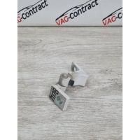 Петля двери верхняя Skoda Octavia A7 2015 7N0831402A