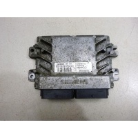 Блок управления двигателем Renault Sandero (2009 - 2014) 8200483732