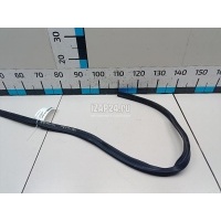 Уплотнитель капота VAG Touareg (2010 - 2018) 7P6823723