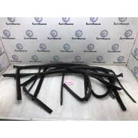 Уплотнитель стекла Mercedes W166 Mercedes W166 ML/GLE 2012> A1667251225