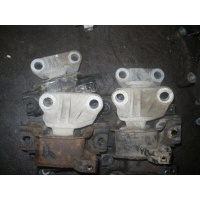 Опора двигателя левая Opel Corsa D 2010 13130745, 5684199