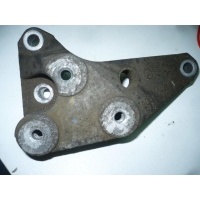 Кронштейн КПП левый Opel Zafira B 2010 90575142, 0047620, 5684039