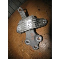 Опора двигателя левая Opel Astra J 2011 13337422, 0682075, 19VN0684