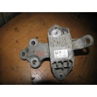 Опора двигателя левая Opel Astra J 2010 13287953, 0682066, 20PH1854