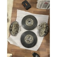 Комплект передних тормозов Audi rs6 C6 2009 3W0615301L, 3W0615301N, 3W0615302D, 3W0615302F, 4F0615107A, 4F0615107B, 4F0615108A, 4F0615108B, 4F0698151J, 4F0698269A