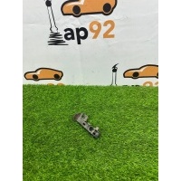 Кронштейн порога Audi A8 D4 2016 4H0853913C, 4H0898855A