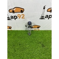 Кронштейн ручки двери Volkswagen Touareg GP 2007 7L0837886F, 7L0837886D
