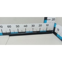 Уплотнитель (внутри) Renault Duster 2012 823310035R