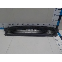 Решетка в бампер центральная Renault Duster 2012 622540008R