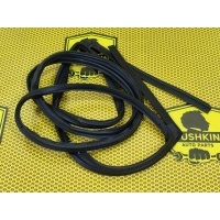 Уплотнитель на дверь Nissan X-TRAIL T32 2016 828314CL1A